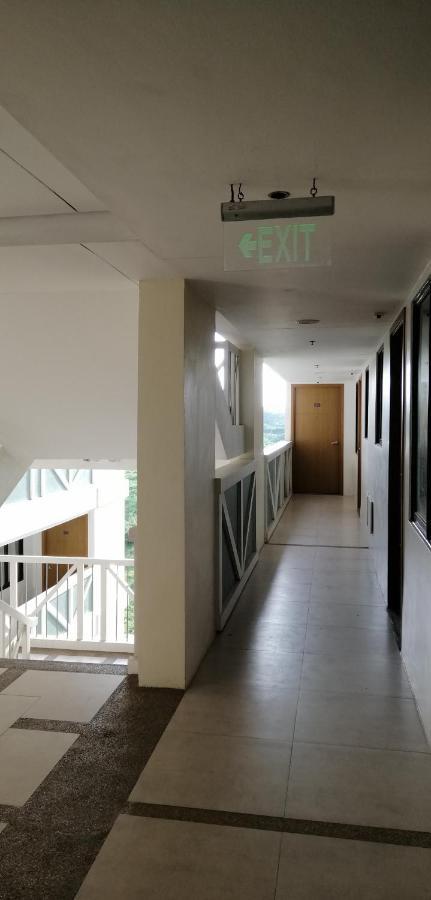 Pine Suites Tagaytay 2 Bedroom W/ Netflix And Parking, Wifi, Balcony, And Great View 大雅台 外观 照片
